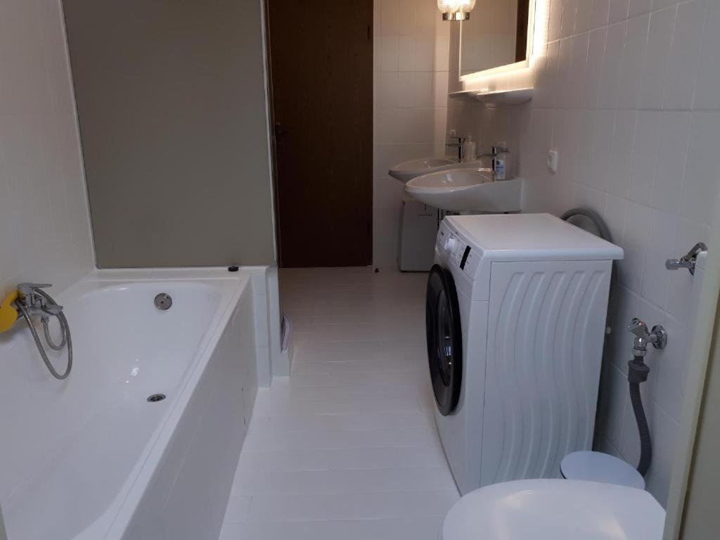 Bruckmühl Karl-Stieler-Str. One Room In A 2 Room Appartment ; Lot Space מראה חיצוני תמונה