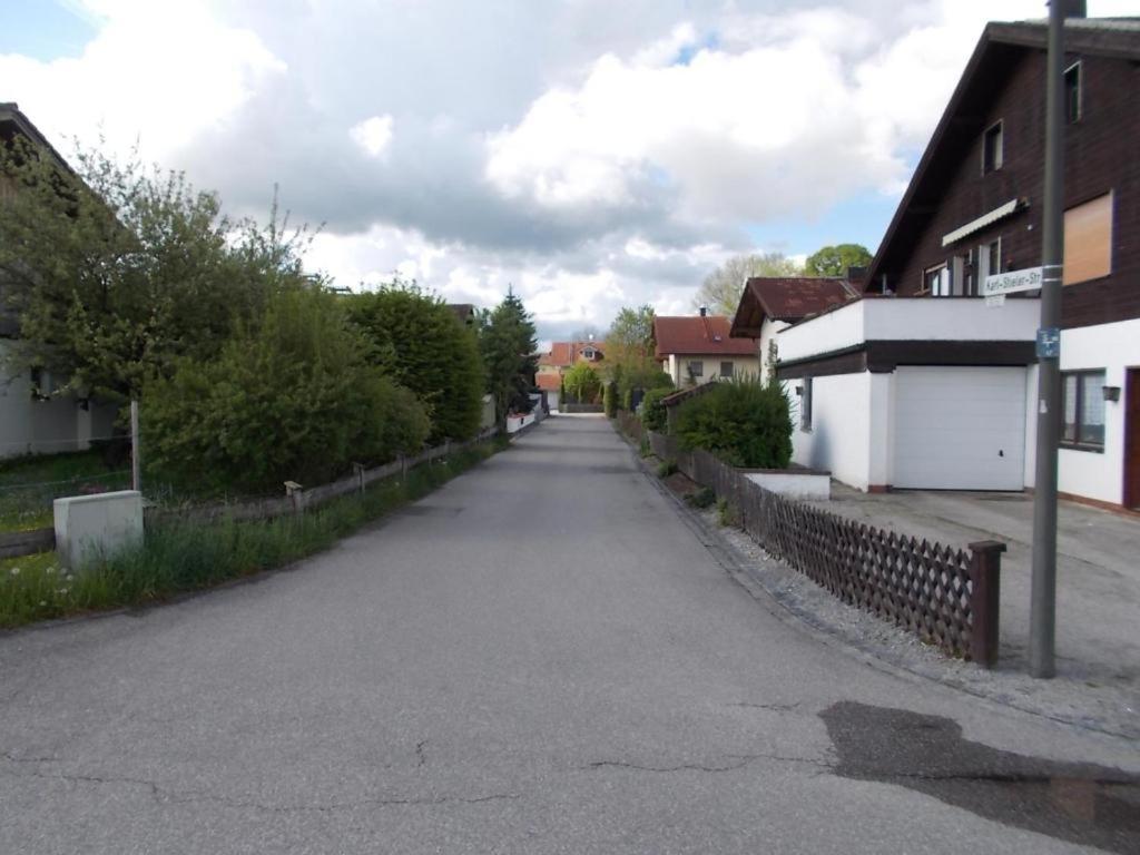 Bruckmühl Karl-Stieler-Str. One Room In A 2 Room Appartment ; Lot Space מראה חיצוני תמונה